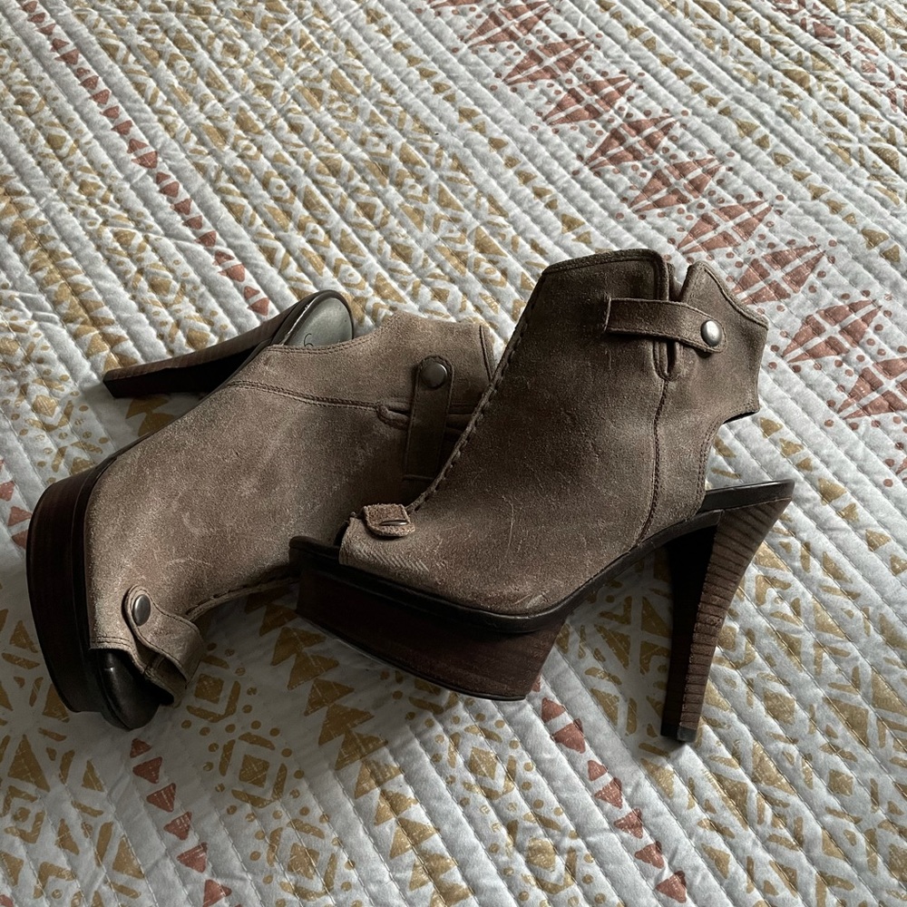 High heel sandals, brand new without tag or box